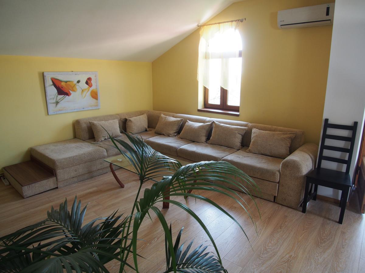 Argeselu Garden Villa-entire floor apartament,exclusive garden access Maracineni Chambre photo